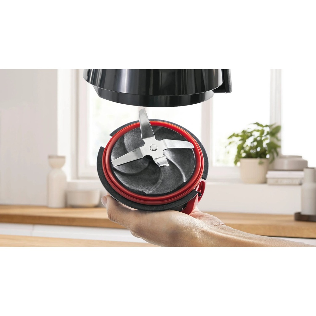 Bosch MMB6172B blender — 4-wing blade close-up | 1200 W, 1.5 L, Black — خلاط بوش MMB6172B — لقطة قريبة للشفرة رباعية الأجنحة | 1200 وات، 1.5 لتر، أسود
