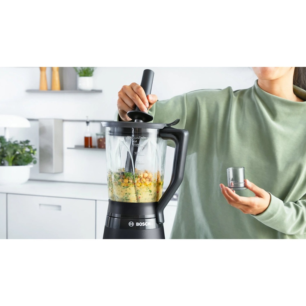 Bosch MMB6172B blender — blending in the kitchen | 1200 W, 1.5 L, Black — خلاط بوش MMB6172B — الخلط في المطبخ | 1200 وات، 1.5 لتر، أسود