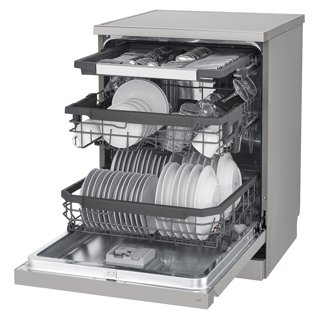 LG DFC435FP dishwasher — loaded interior, right angle | Dual Zone Wash | غسالة أطباق ال جي DFC435FP — من الداخل محمّلة بزاوية يمين | غسيل المنطقتين